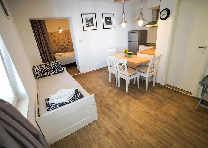 Apartment Ziggy Star *